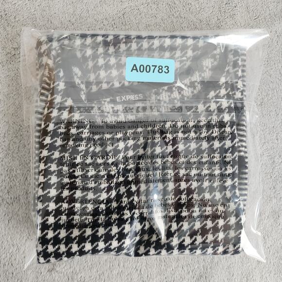 Express Sweater Womens M Black White Houndstooth Striped Sleeves Merino Wool - Picture 10 of 10